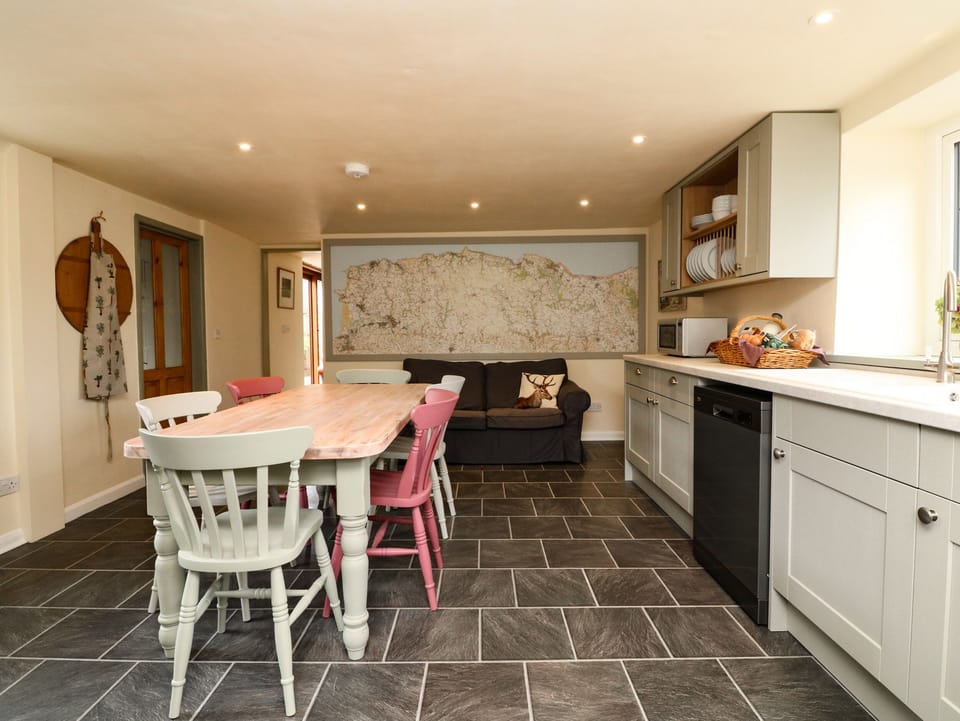 Cottage | Dining