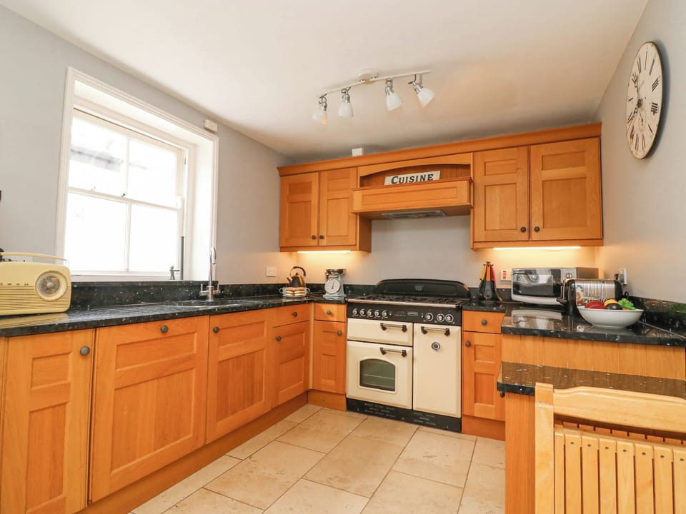 Cottage | Private kitchen | Fridge, microwave, dishwasher, electric kettle