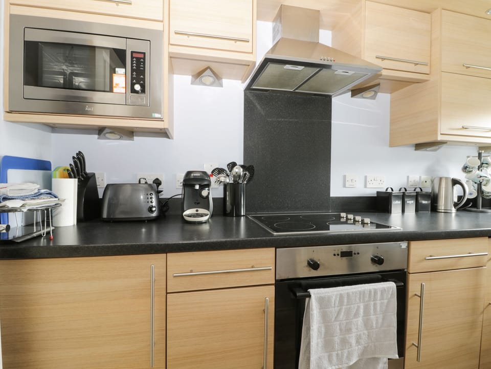 Cottage | Private kitchen | Fridge, microwave, dishwasher, electric kettle
