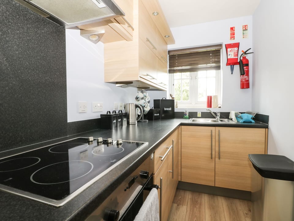 Cottage | Private kitchen | Fridge, microwave, dishwasher, electric kettle