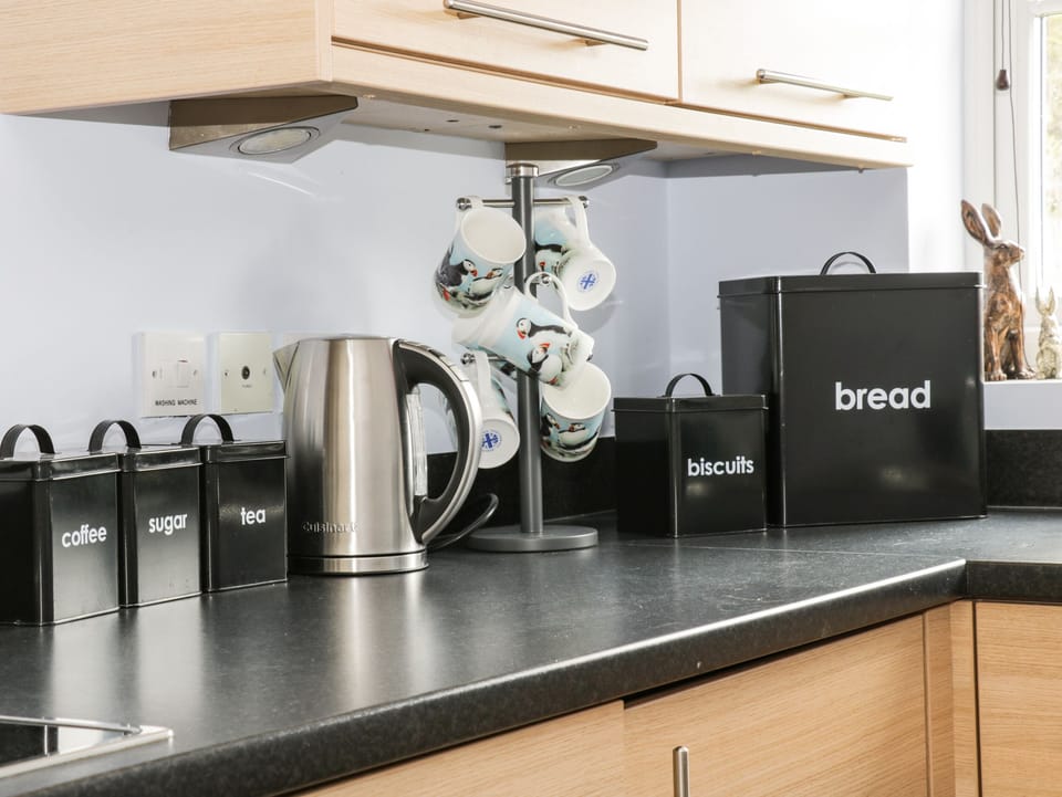 Cottage | Private kitchen | Fridge, microwave, dishwasher, electric kettle