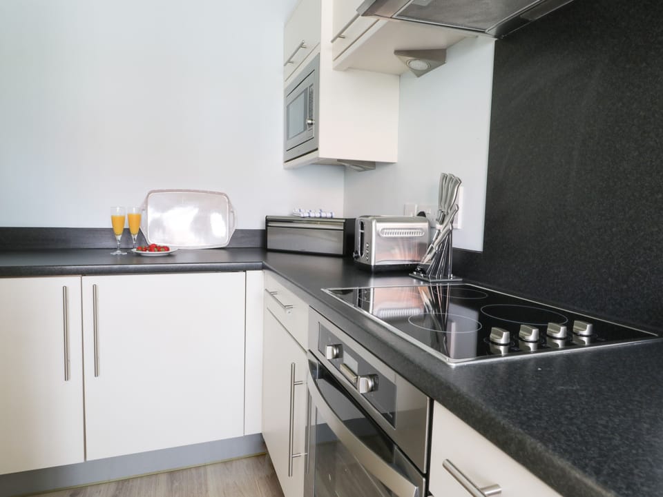 Cottage | Private kitchen | Fridge, dishwasher, electric kettle, toaster