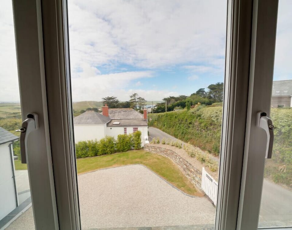 Cottage | 5 bedrooms, individually decorated, individually furnished, free WiFi