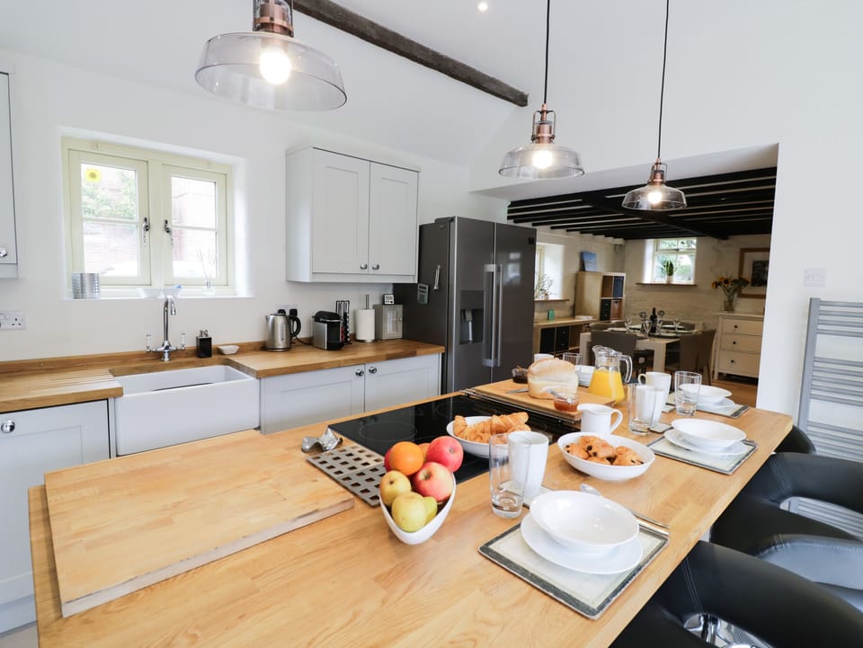 Cottage | Private kitchen | Fridge, microwave, dishwasher, electric kettle