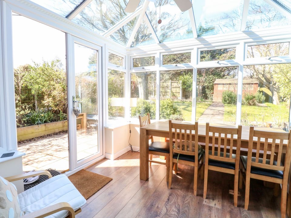Cottage | Dining