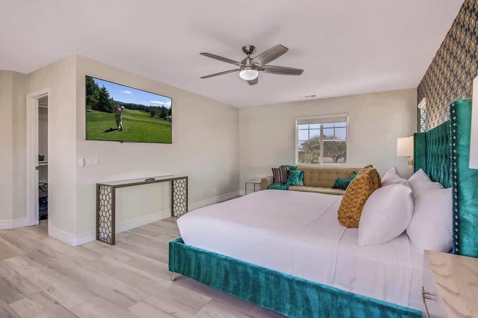 MASTER BEDROOM