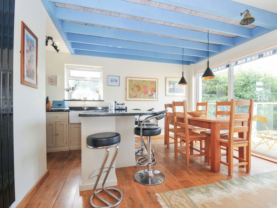 Cottage | Dining