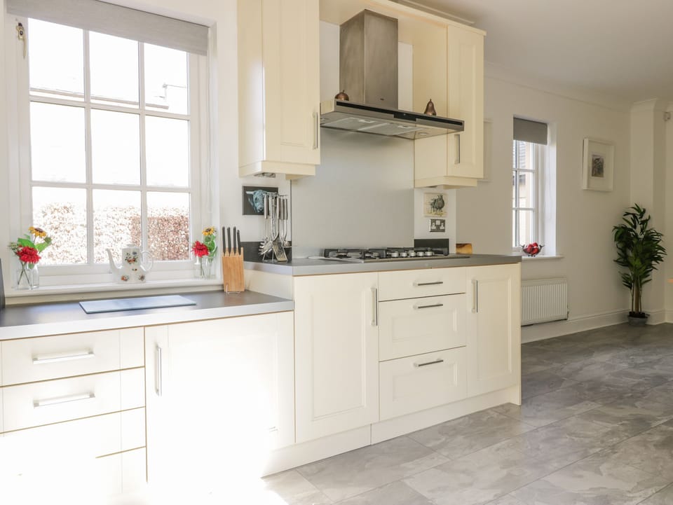 Cottage | Private kitchen | Fridge, dishwasher, electric kettle, toaster