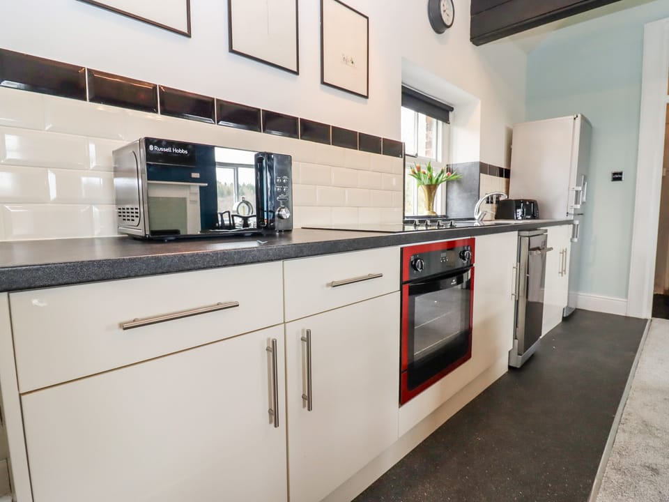 Cottage | Private kitchen | Fridge, dishwasher, electric kettle, toaster