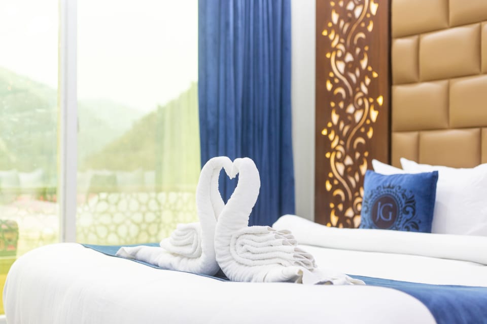 Deluxe Quadruple Room | Desk, laptop workspace, WiFi (free), bed sheets