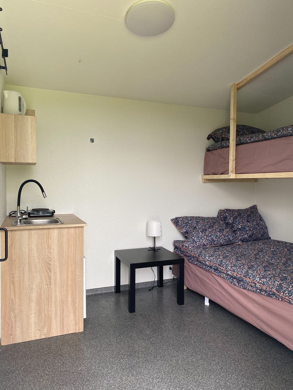 Free WiFi, bed sheets