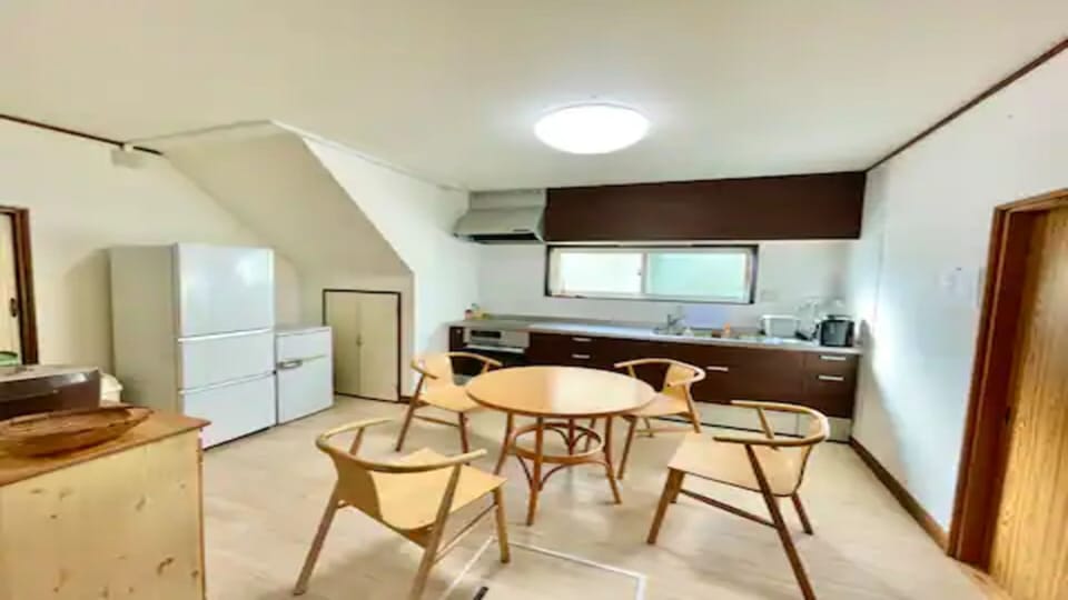 Basic Cottage | Dining room