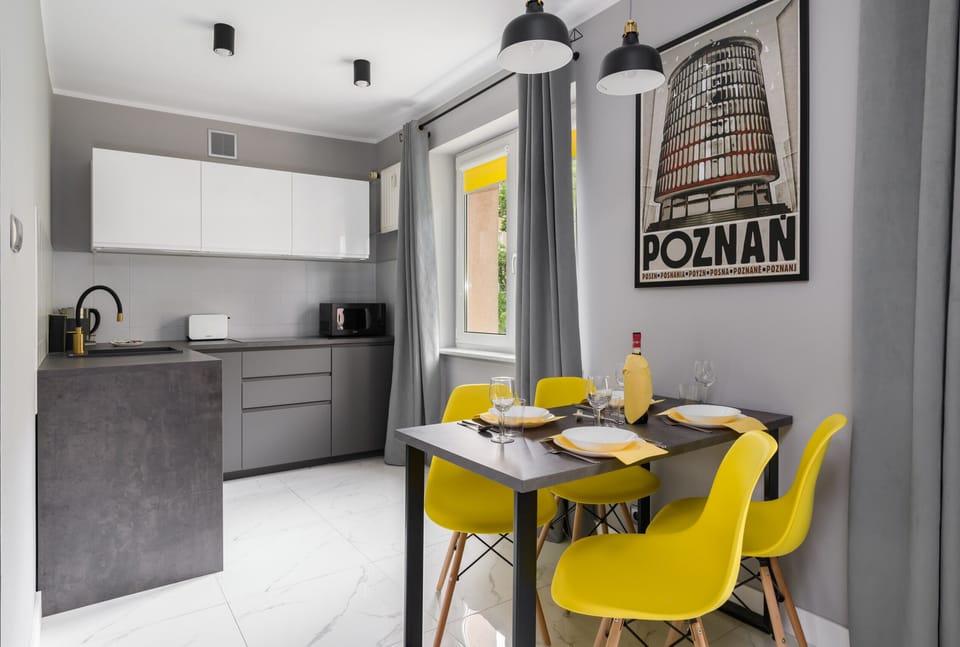 Kitchenette with plenty of kitchen utensils and dishes. 