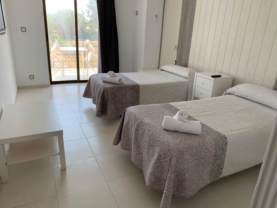 Basic Double Room, 2 Twin Beds, Sea View | Free WiFi