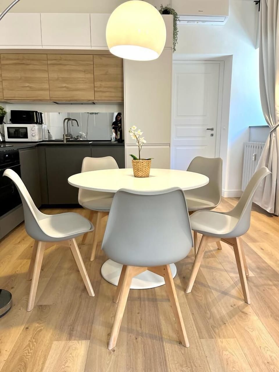 Family Apartment | Private kitchen | Full-size fridge, microwave, oven, stovetop