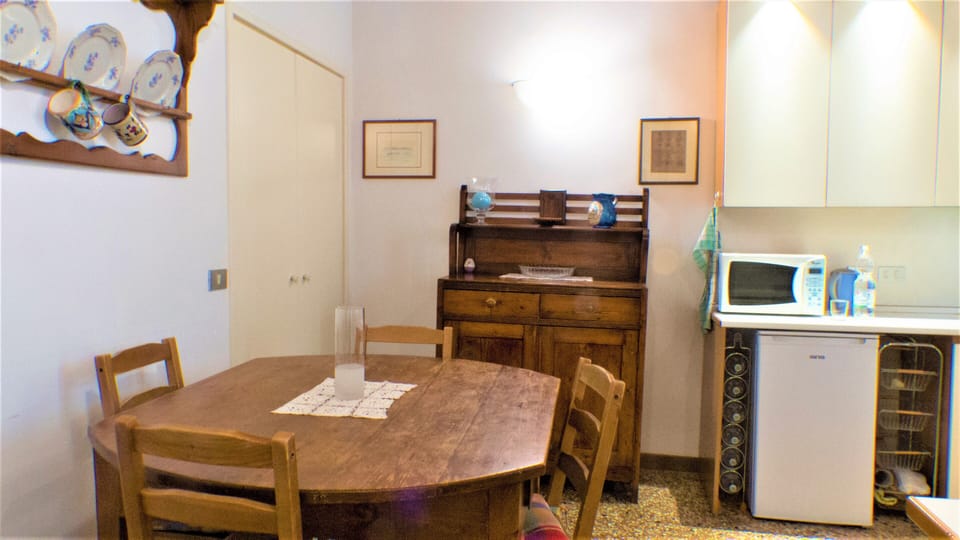 Fridge, microwave, dishwasher, coffee/tea maker