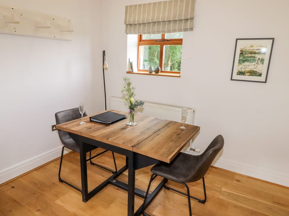 Cottage | Dining