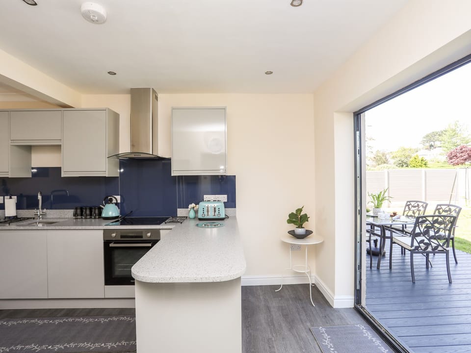 Cottage | Private kitchen | Fridge, dishwasher, electric kettle, toaster