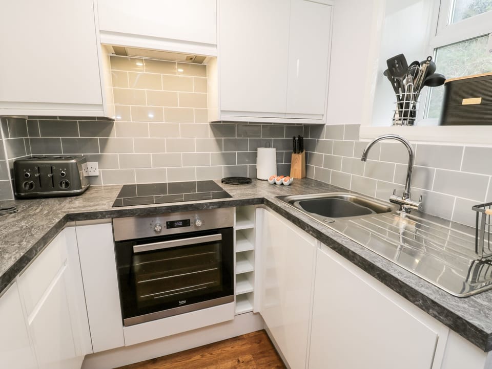 Cottage | Private kitchen | Fridge, microwave, dishwasher, electric kettle