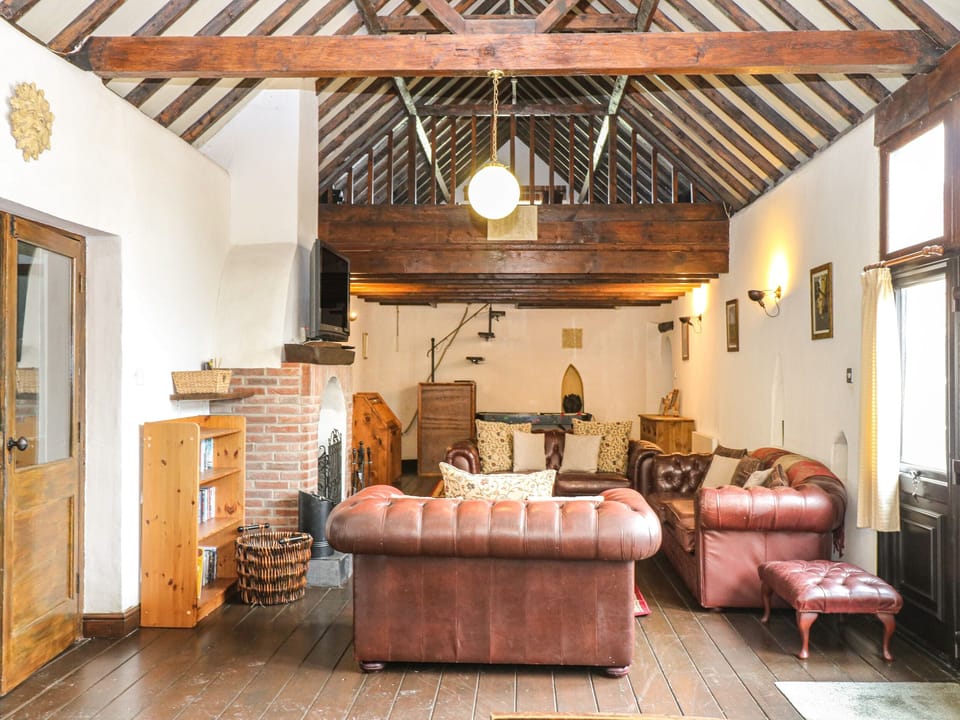 Cottage | Living room | Fireplace
