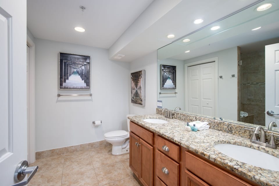 Bathroom with double sink vanity