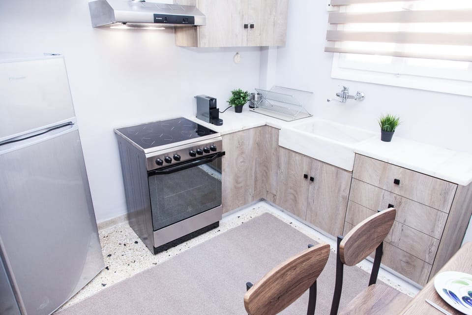 Comfort Apartment | Private kitchen | Fridge, oven