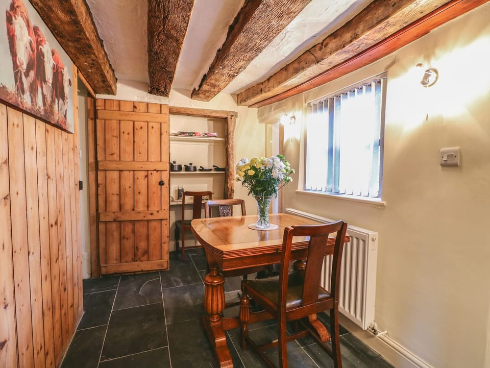 Cottage | Interior
