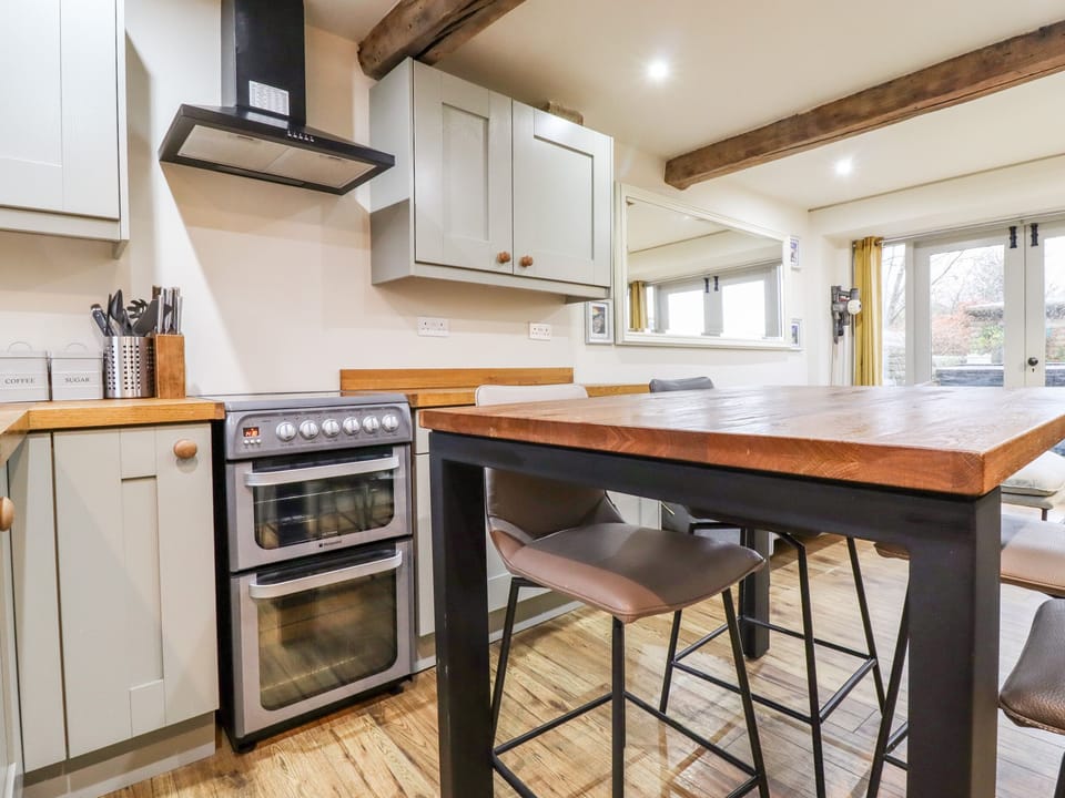 Cottage | Private kitchen | Fridge, microwave, dishwasher, electric kettle