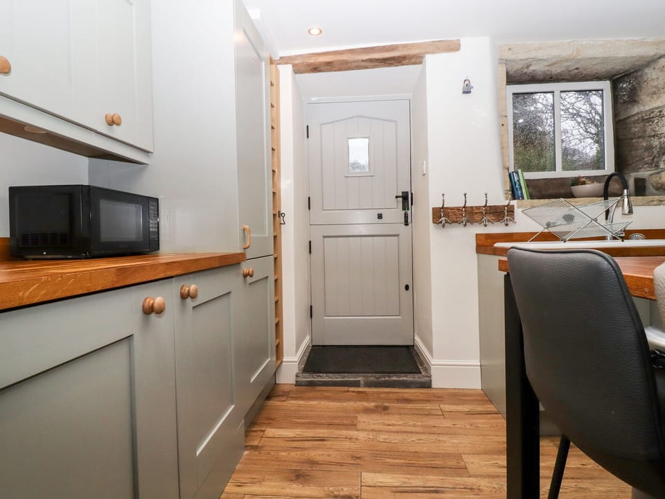 Cottage | Private kitchen | Fridge, dishwasher, electric kettle, toaster