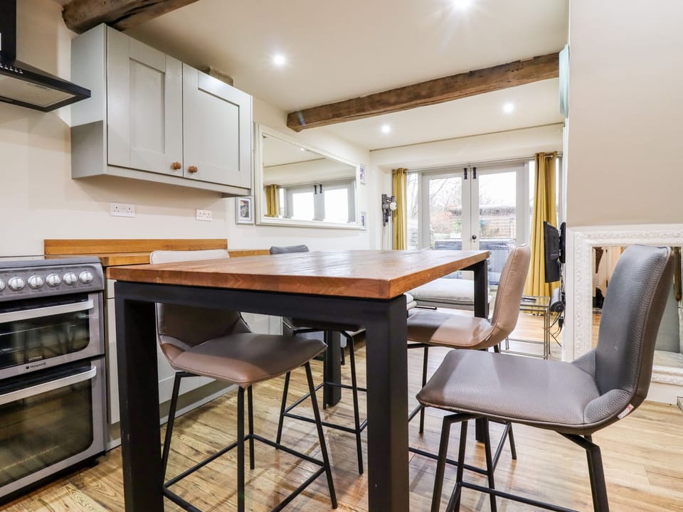 Cottage | Private kitchen | Fridge, microwave, dishwasher, electric kettle