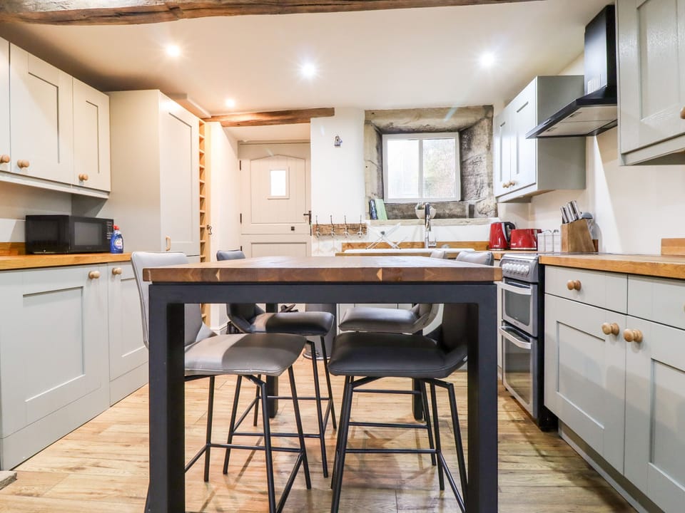 Cottage | Private kitchen | Fridge, dishwasher, electric kettle, toaster