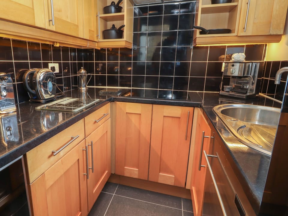 Cottage | Private kitchen | Fridge, microwave, dishwasher, electric kettle