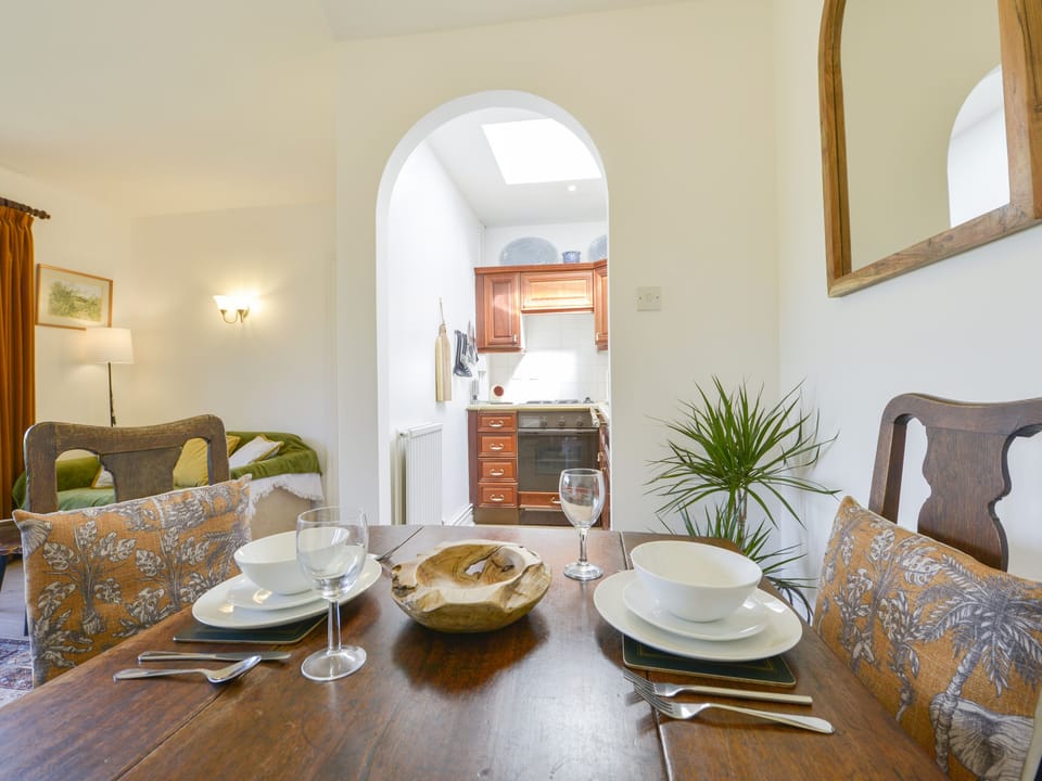 Cottage | Dining