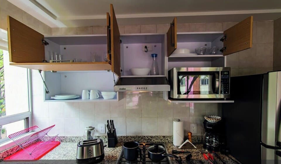Elegant, fully equipped kitchen