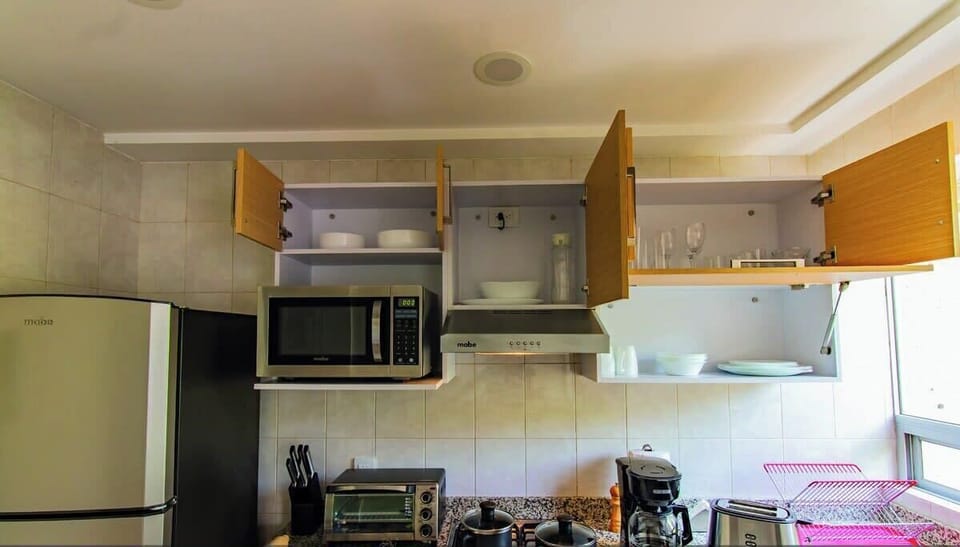 Elegant, fully equipped kitchen