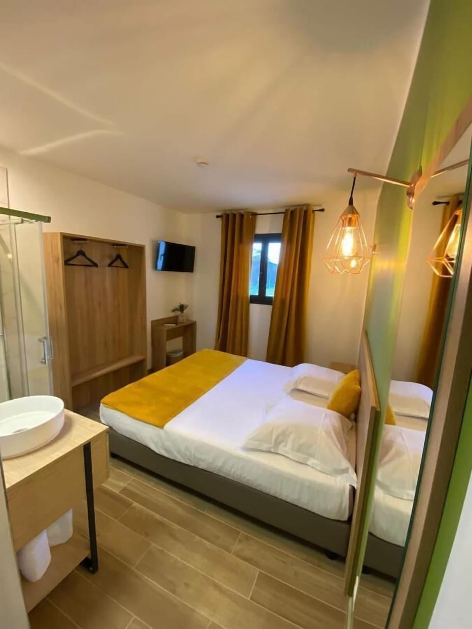 Superior Room | WiFi (free), bed sheets