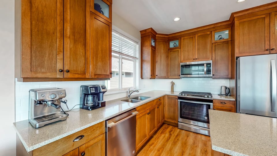 Fully stocked kitchen to cook meals for large gorups