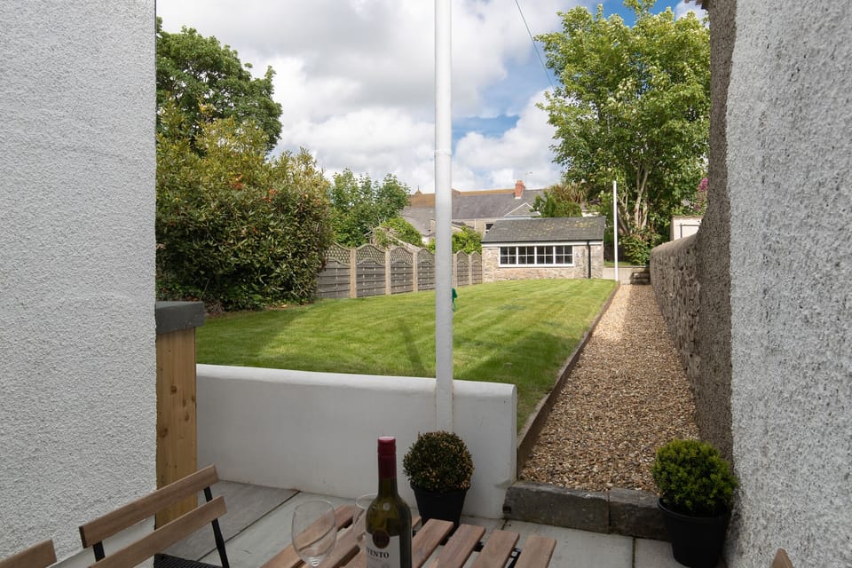 Charming Cottage, Central Location