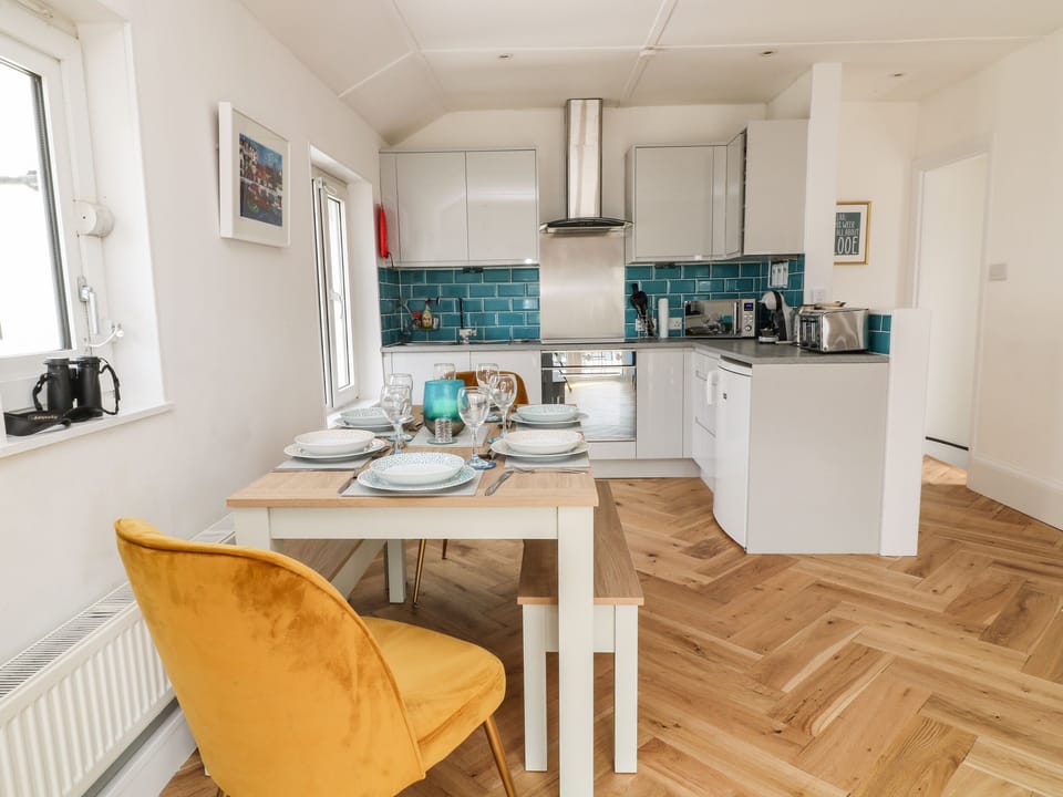 Cottage | Private kitchen | Fridge, dishwasher, electric kettle, toaster