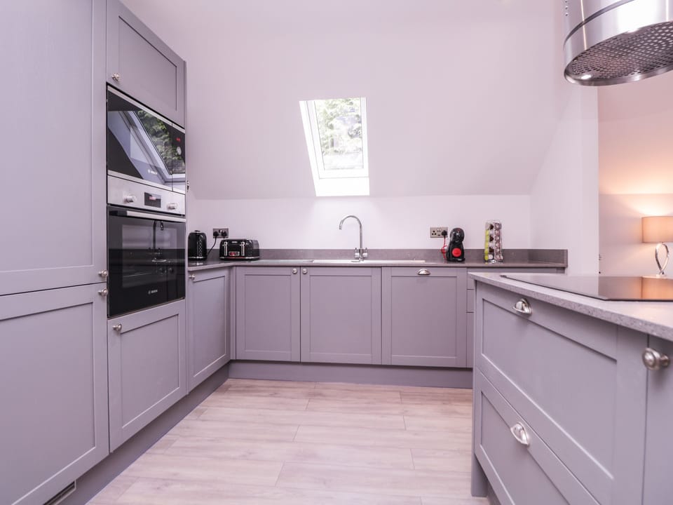Cottage | Private kitchen | Fridge, microwave, dishwasher, electric kettle