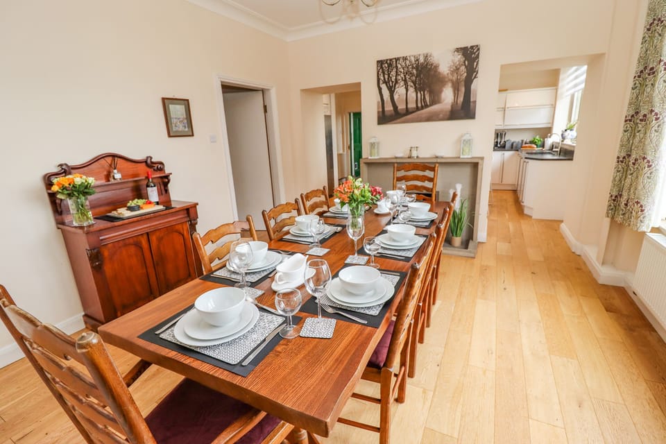 Cottage | Private kitchen | Fridge, microwave, dishwasher, electric kettle