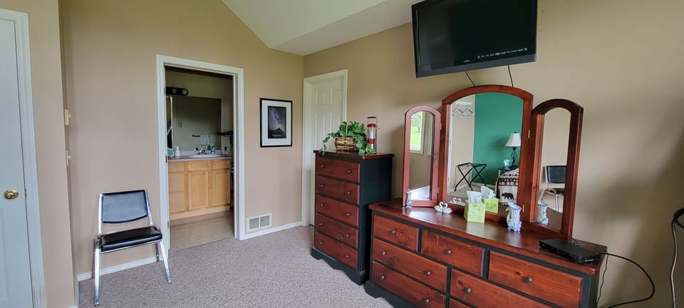 Master Bedroom/Bath