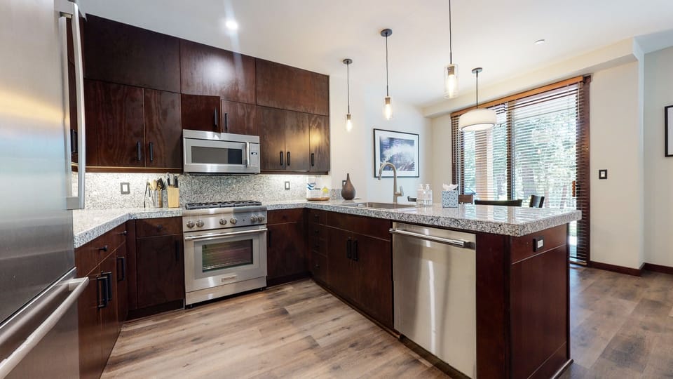 Room, Indoors, Kitchen, Flooring, Oven