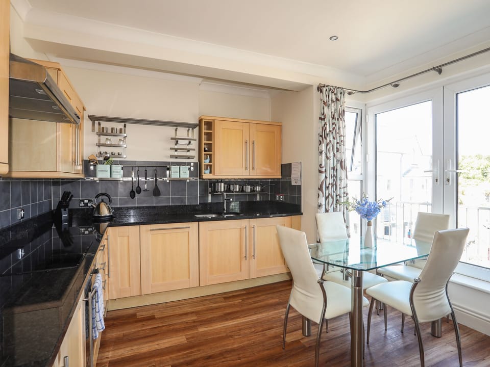 Cottage | Private kitchen | Fridge, microwave, dishwasher, electric kettle