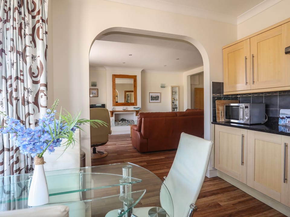 Cottage | Private kitchen | Fridge, microwave, dishwasher, electric kettle