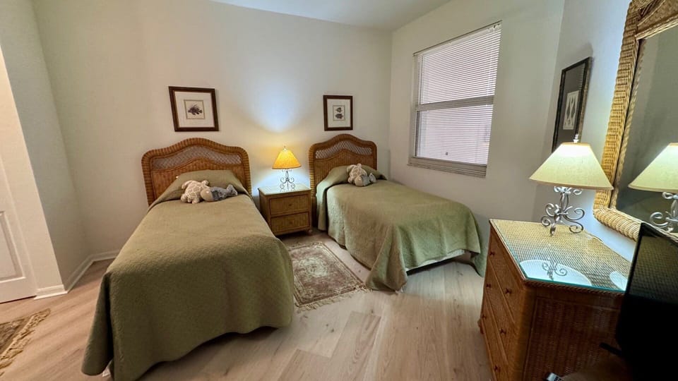 Twin guest bedroom