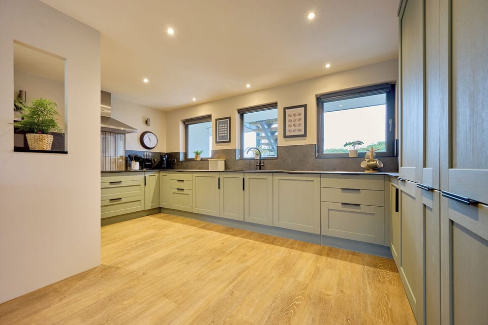 Fridge, dishwasher, electric kettle, toaster