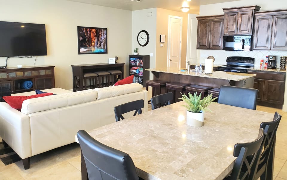 kitchen/ Living room 