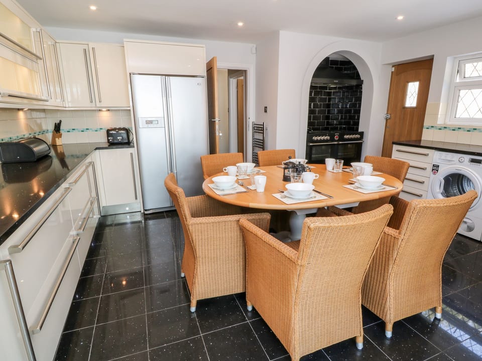 Cottage | Interior