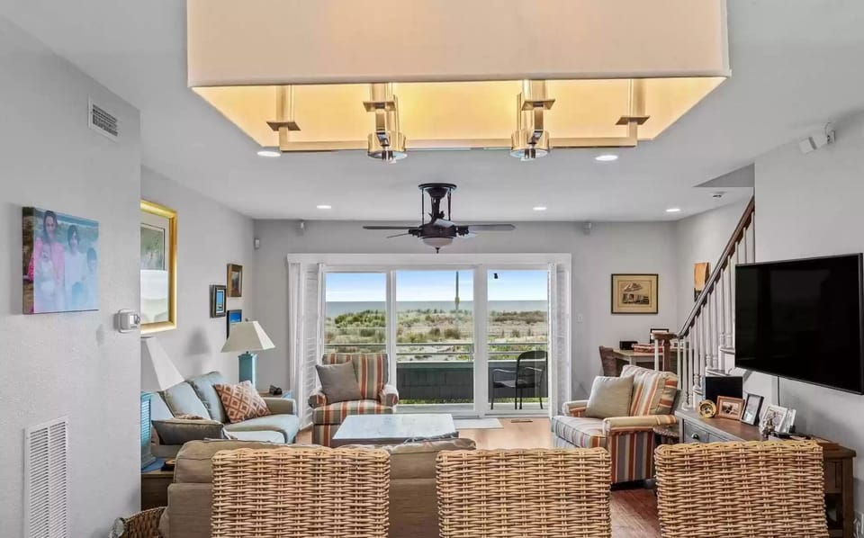 Dining room, there is a balcony on both sides of this floor (ocean breeze  :)